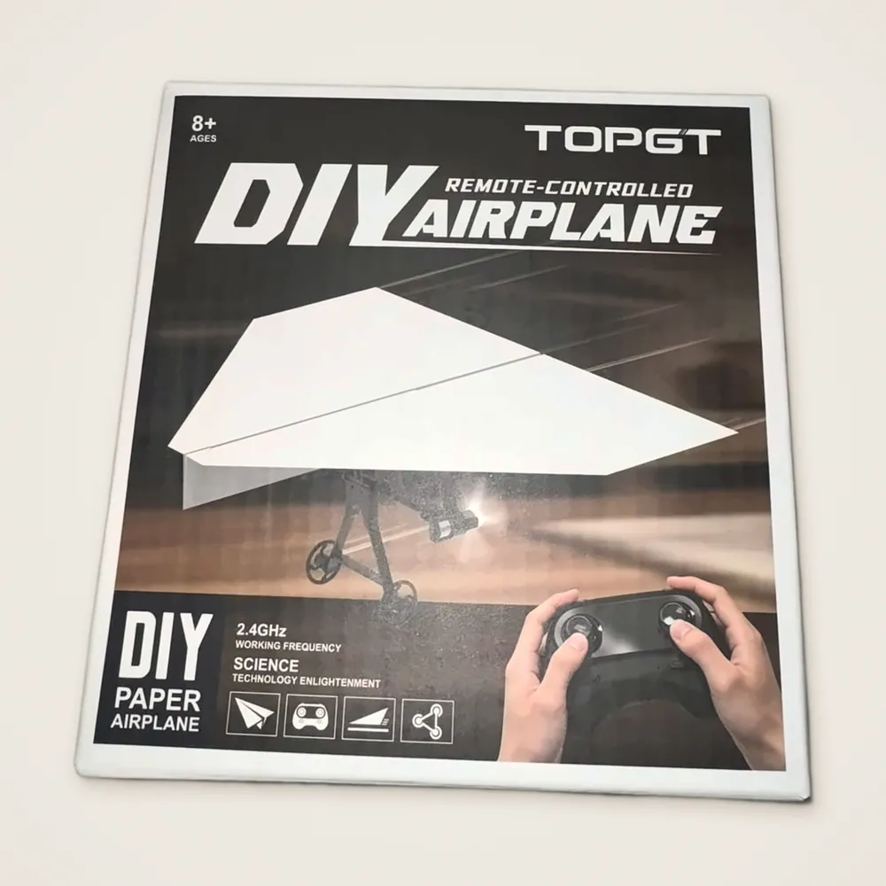 Frente de la caja del kit DIY avión RC de papel